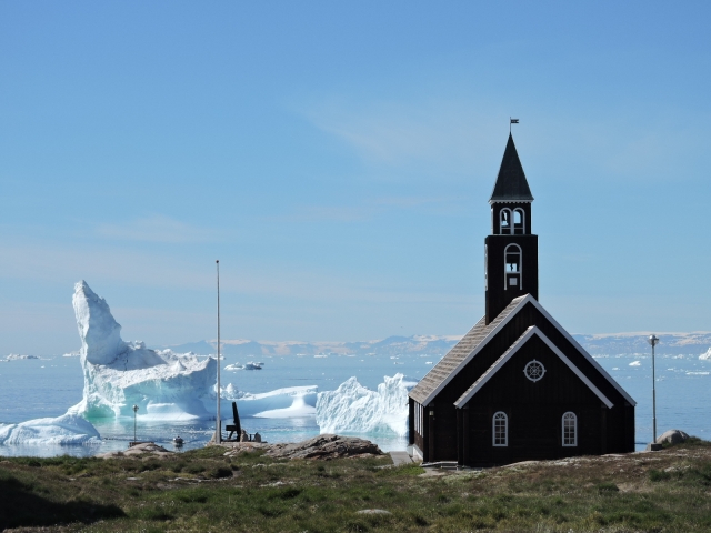 イルリサットの教会と氷山